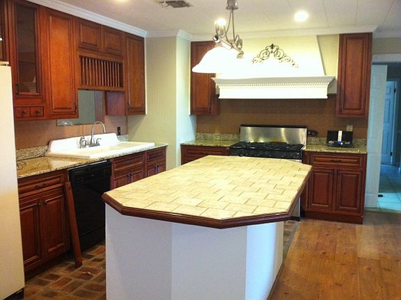 3rd image of 209 Idlewild Dr