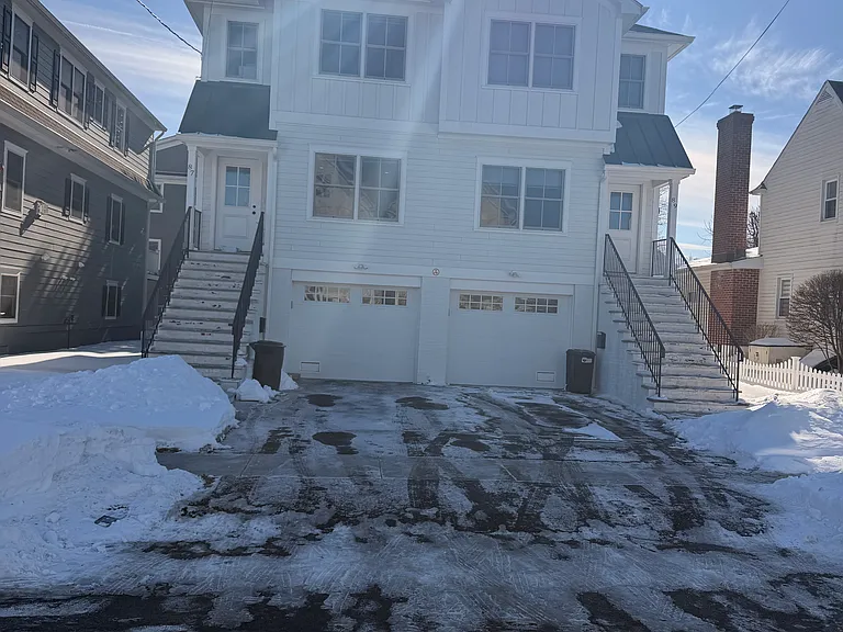 Webster Ave — Photo 1
