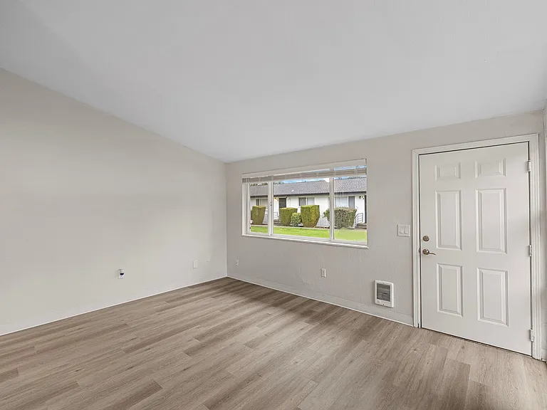 Manhattan Apartments - Normandy Park — Photo 21