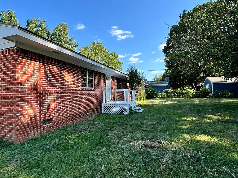 1749 Winchester St — Photo 3