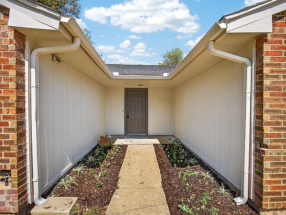 4th image of 2409 Springridge Dr