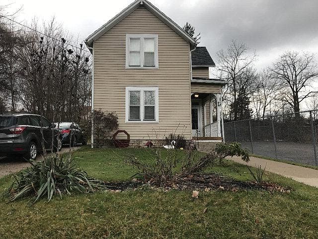 1st image of 98 Wood St