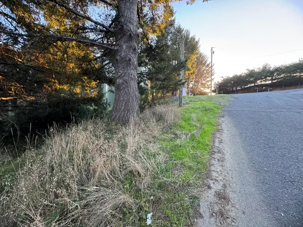 356 Nob Hill Rd, Whitethorn, CA 95589