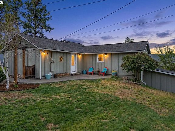 2nd image of 410 E 15th Pl
