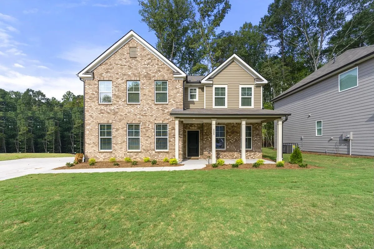 4 bed, 2.5 bath, 2586 sqft, $3,300 — Photo 1