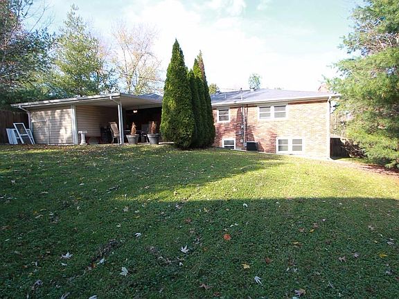 5th image of 429 Hume Dr