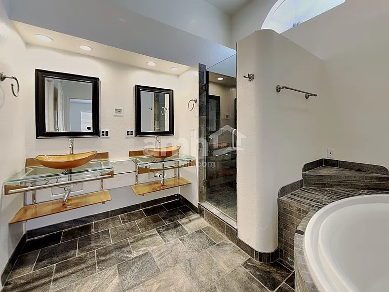 11106 E Becker Ln — Photo 13