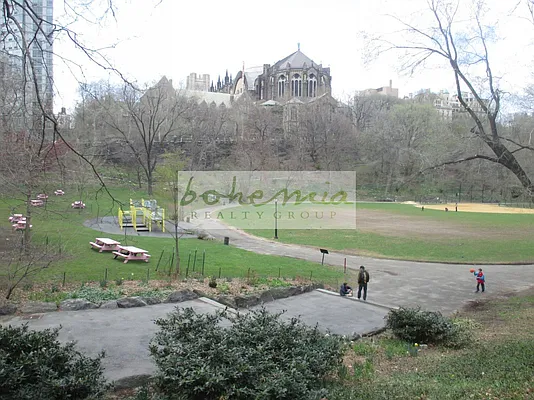 Rented by Bohemia Realty Group | media 18