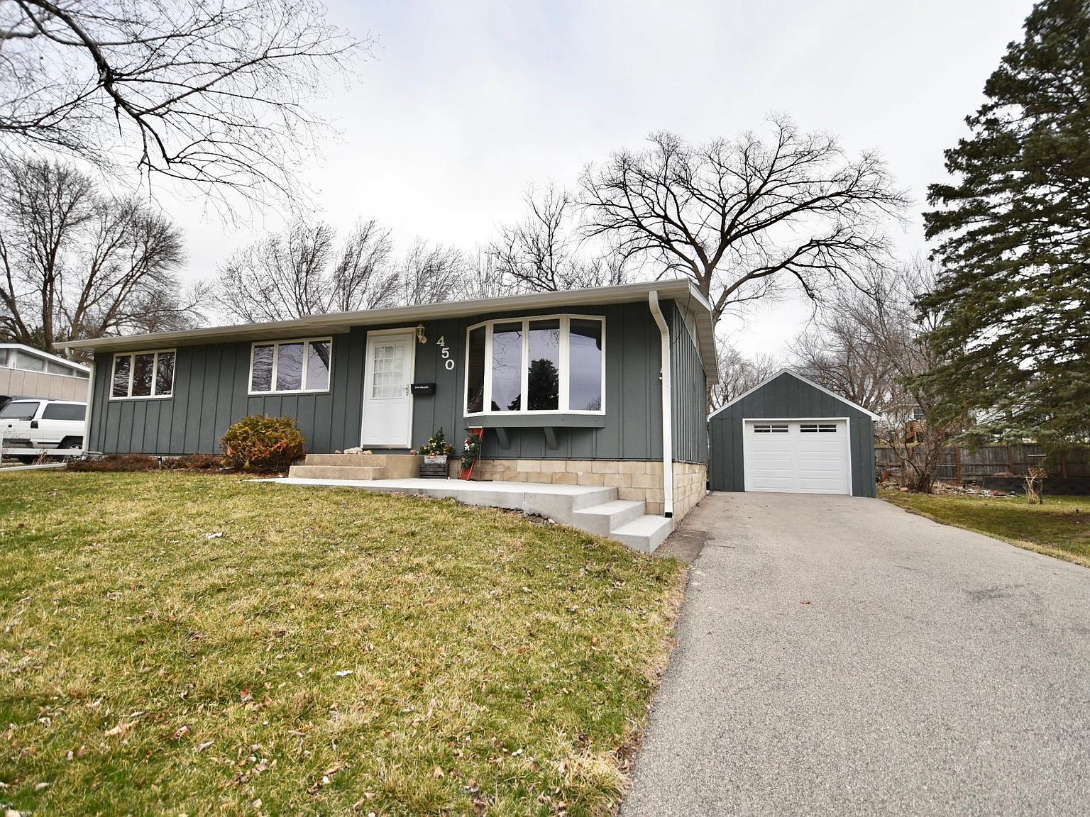 450 5th St SW, Pine Island, MN 55963 Zillow