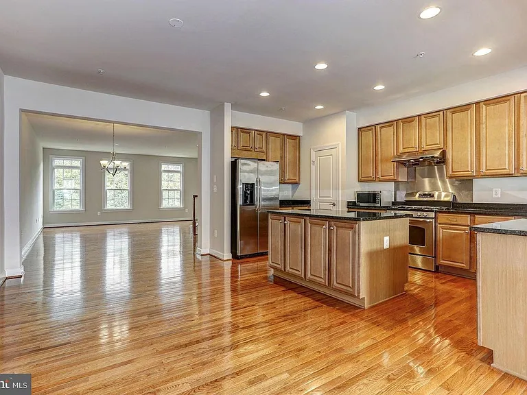 10555 Old Ellicott Cir — Photo 4