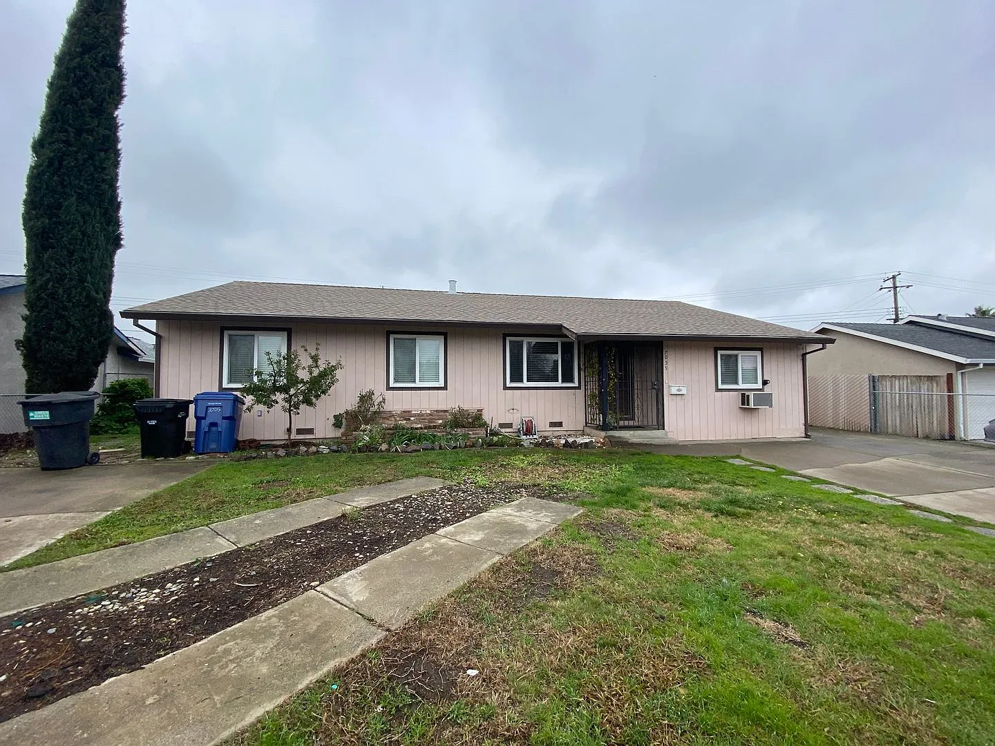 7055 Larchmont Dr photo 1