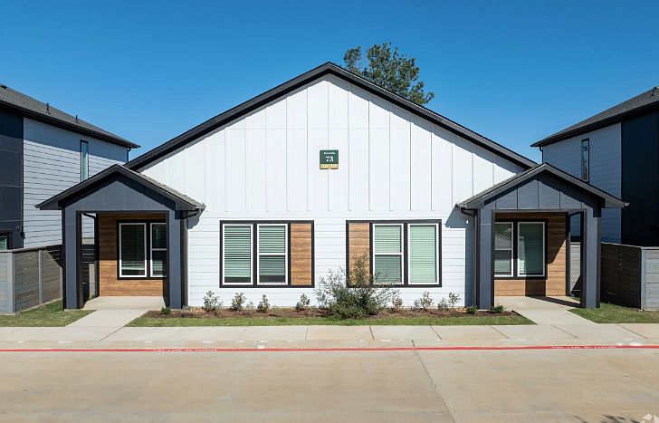 Alternative porch for one bedroom (spacious)