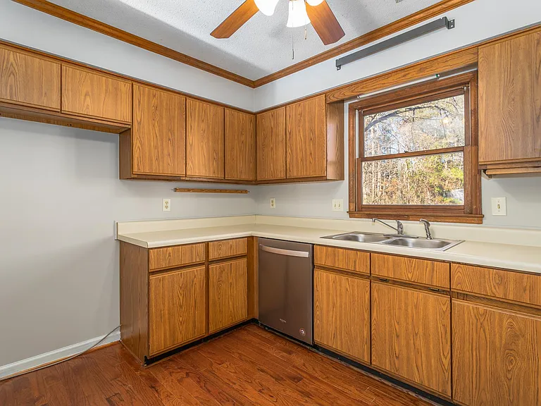 1149 Glendale Dr — Photo 13