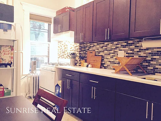 Rented by Sunrise Real Estate | media 27