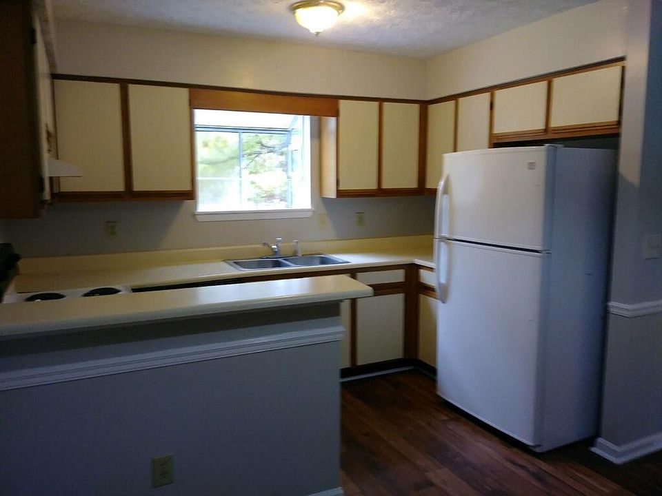 2nd image of 101 Meadow Ct