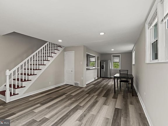 4th image of 1016 S Merrimac Rd