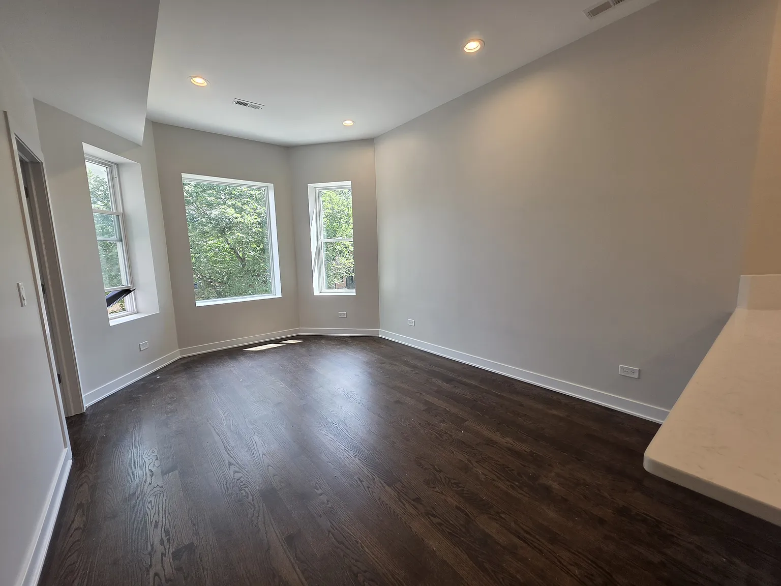 3726 N Racine Ave — Photo 2