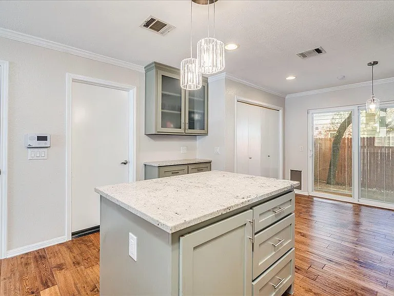 3111 Festus Dr — Photo 9