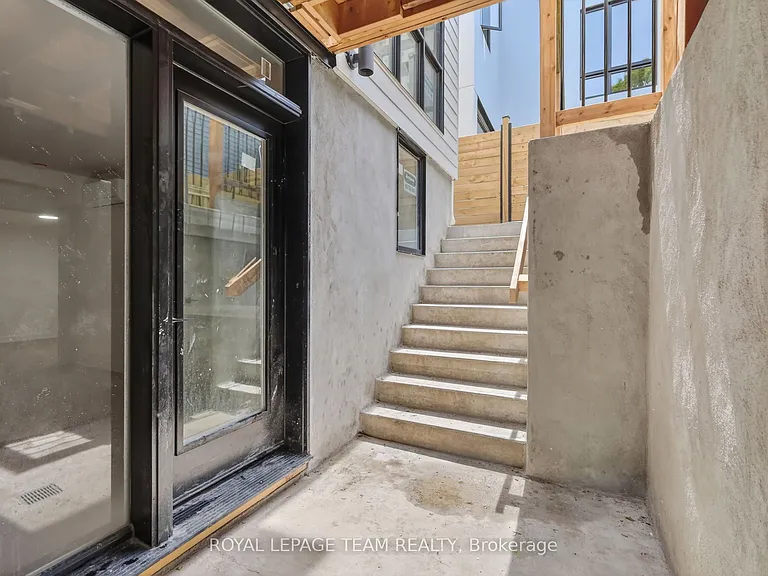 610 Tweedsmuir Ave #B — Photo 3
