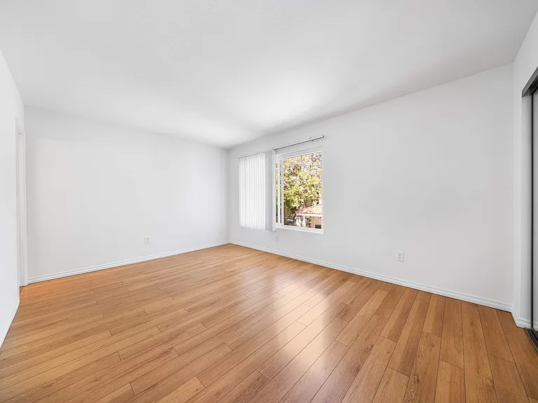 Los Patos Apartments — Photo 28