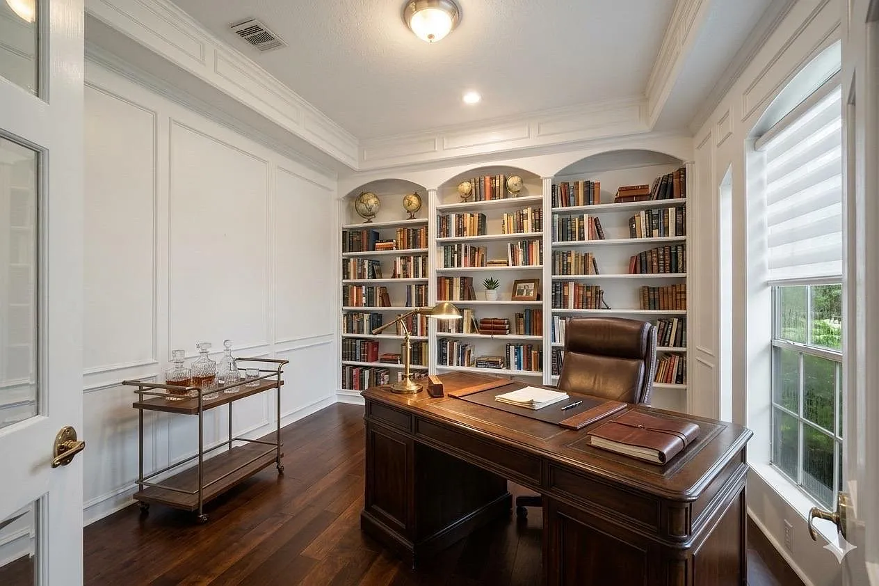 4 bed, 3.5 bath, 3350 sqft, $4,500 — Photo 3