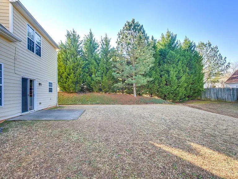 425 Lazy Willow Ln — Photo 3