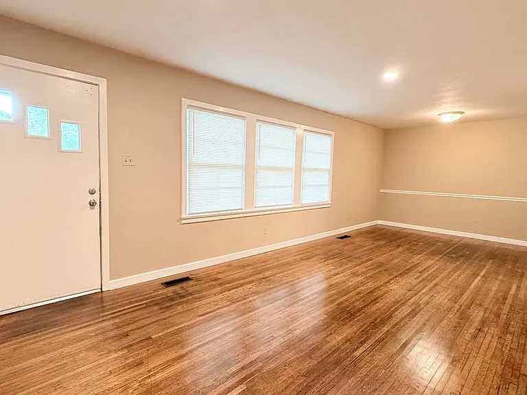 1002 Evins St — Photo 2