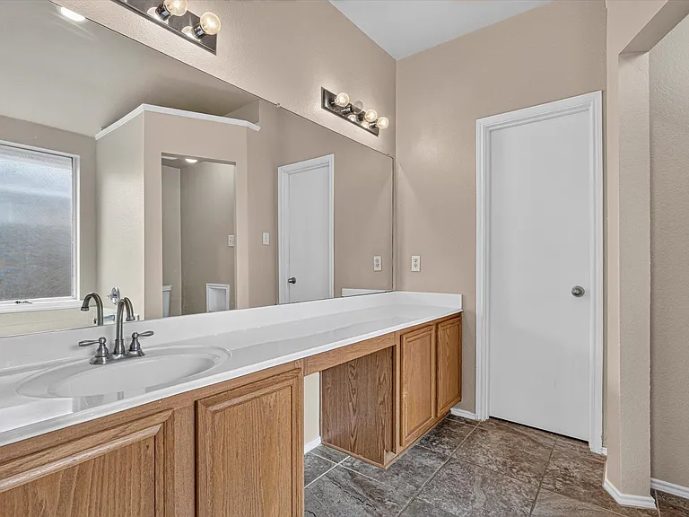1412 Constantina Dr — Photo 10