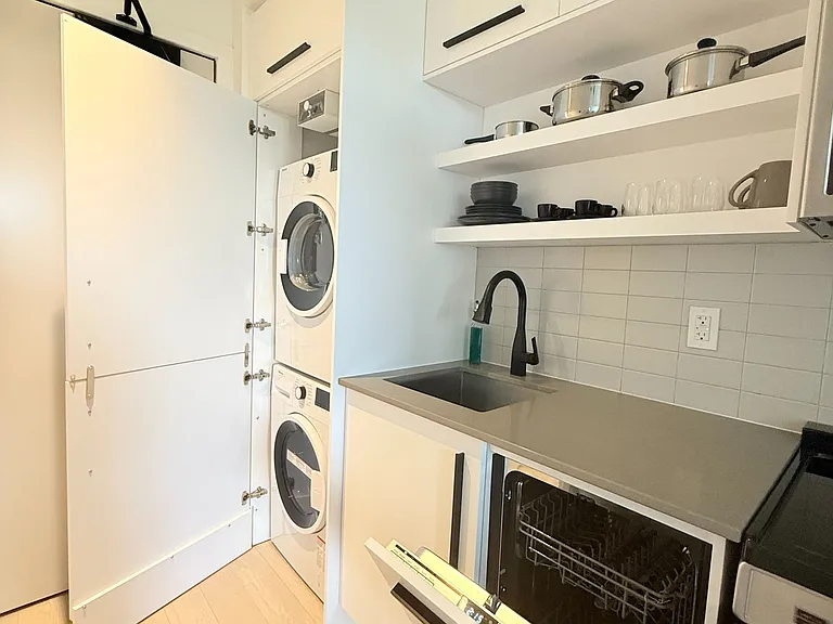 560 Rideau St #423 — Photo 9