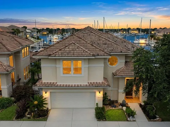 411 Harborside Way, Kemah, TX 77565