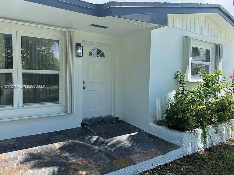 17630 SW 112th Ave — Photo 3