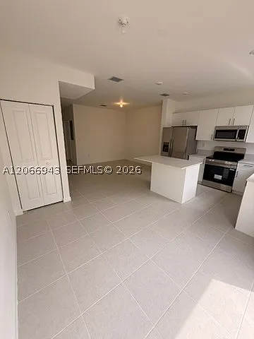 3 bed, 3.0 bath, $2,580 — Photo 3