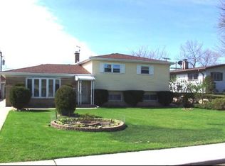 2635 Pauline Ave, Glenview, IL 60025