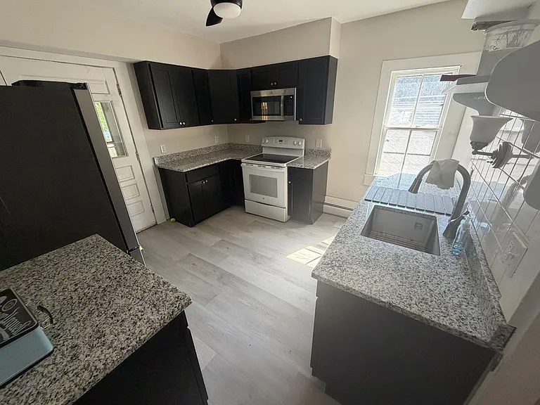 323 Main St #B — Photo 6