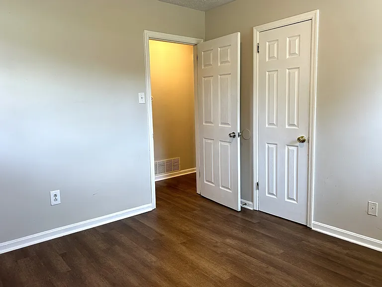 1286 Centre Pkwy — Photo 16