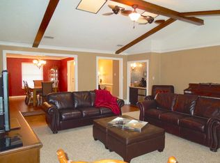 45 Linderhof Cir, Bedford, TX 76022