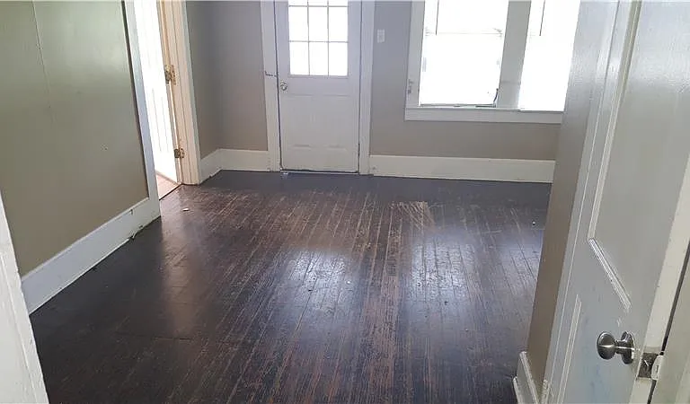 202 Carmel Dr — Photo 3