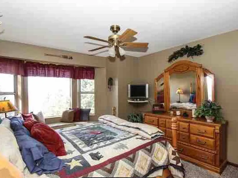 531 Sunderland Ct — Photo 10