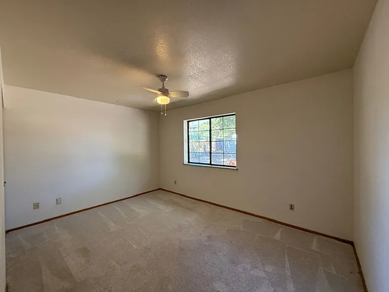 920 S 6th St — Photo 13