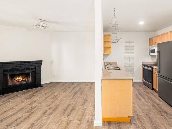 3rd image of 4565 Cleveland Ave Unit 5