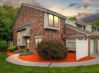 15 Greenbrook Dr UNIT 15, Stoughton, MA 02072