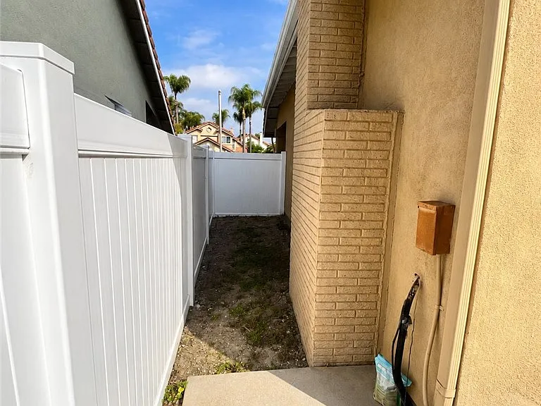 15583 Oak Springs Rd — Photo 48