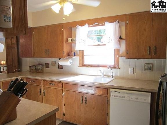 4th image of 3210 N Halstead St