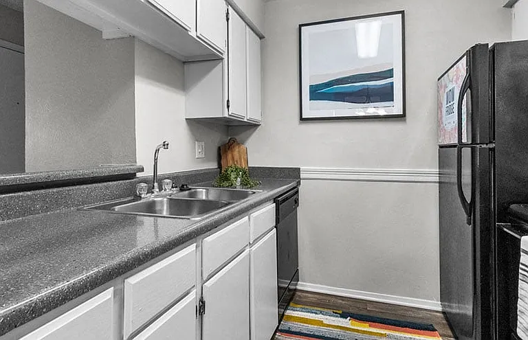 River Oaks Apartments — Photo 1