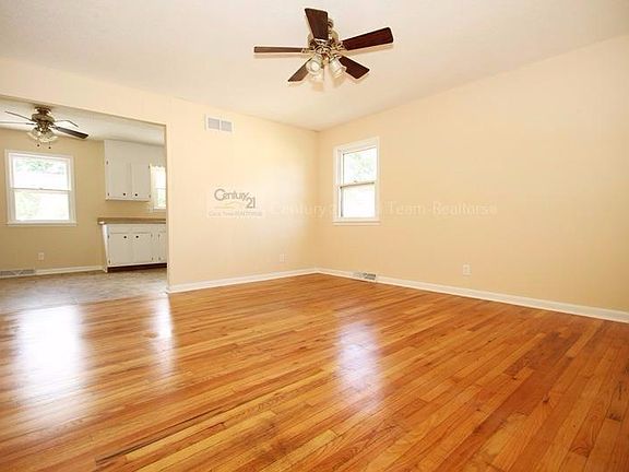 3rd image of 1038 Cedar St