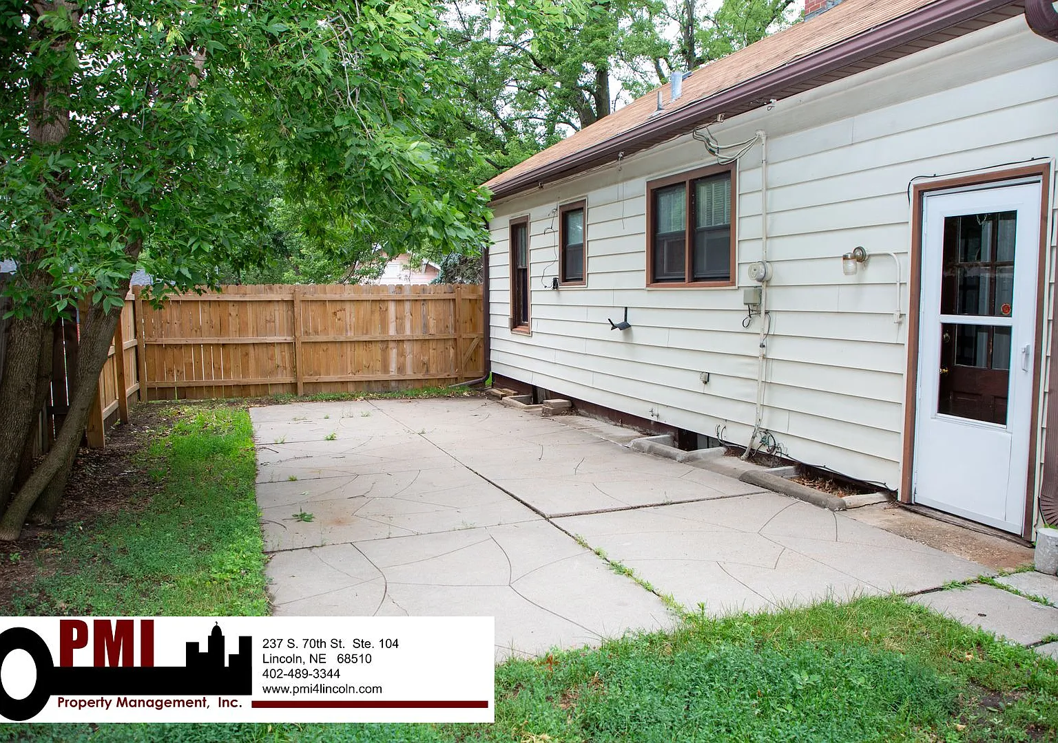 1 Bedroom, 1.5 Bathroom, House For Rent Available Now! — Photo 4