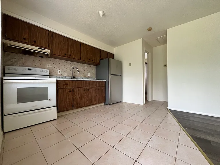 Eloise Cir — Photo 12