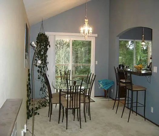 4 bed, 2.5 bath, 2000 sqft, $4,200 — Photo 4