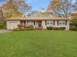11 Wakefield Rd, Hampton Bays, NY 11946