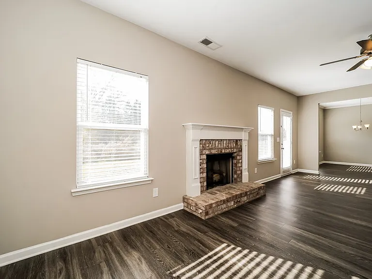 79 Moss Way — Photo 4